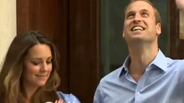 Primele imagini cu BEBELUSUL REGAL! Kate si Printul William l-au prezentat englezilor: Suntem foarte emotionati