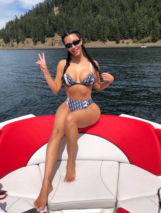 Kim Kardashian, dată în judecată pentru furt! Ce acuzații i se aduc