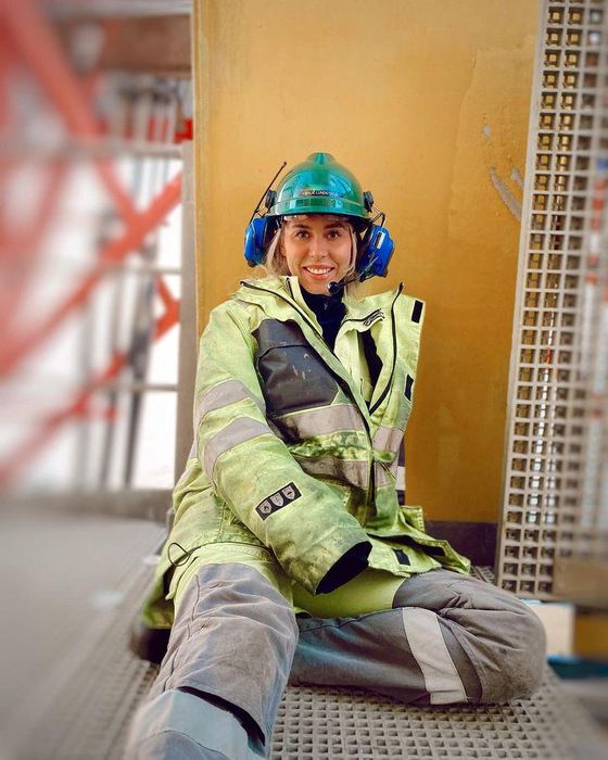 Frumoasa Amalia a reușit în domeniul pe care inclusiv bărbații îl refuză. Care este salariul oferit pentru un asemenea job