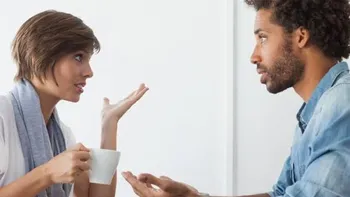 Ce spun psihologii despre femeile care vorbesc vulgar. Ce ascund ele, de fapt