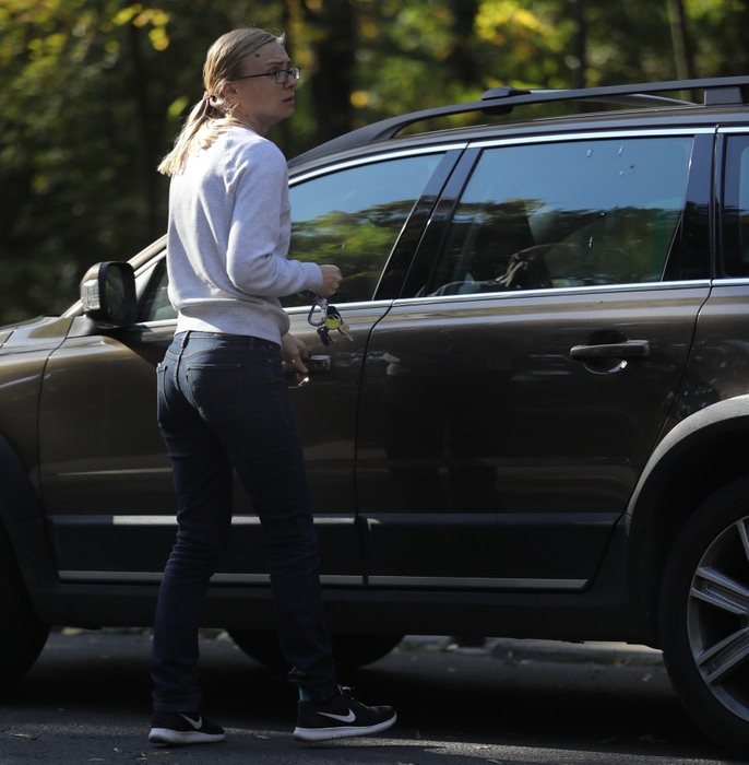 Ieva Govadaite, soţia boss-ului PRO TV, la o plimbare relaxantă în parc