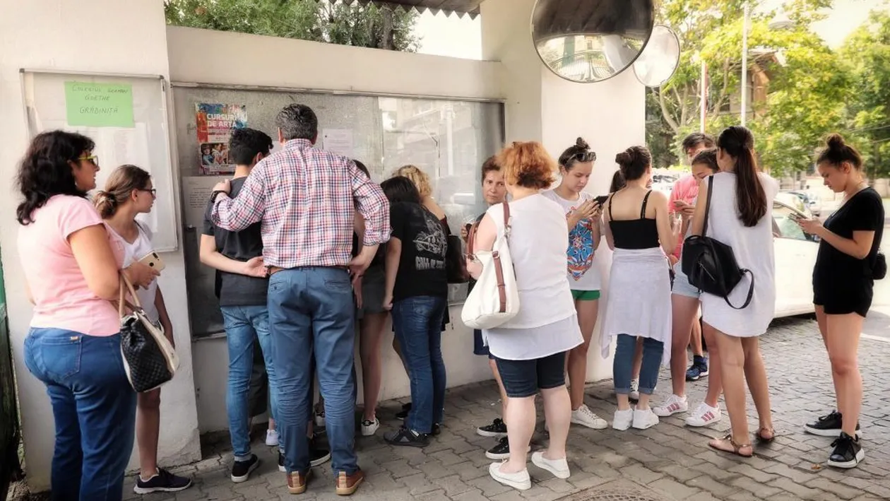 Absolvenții clasei a VIII-a află, astăzi, la ce liceu au fost repartizați