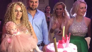 După ce i s-a văzut burtica la botezul fiicei sale, SÂNZIANA BURUIANĂ a făcut anunţul! Blonda a dat cărţile pe faţă
