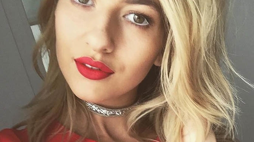 Lidia Buble le-a făcut fanilor o surpriză....şi-a arătat decolteul generos!