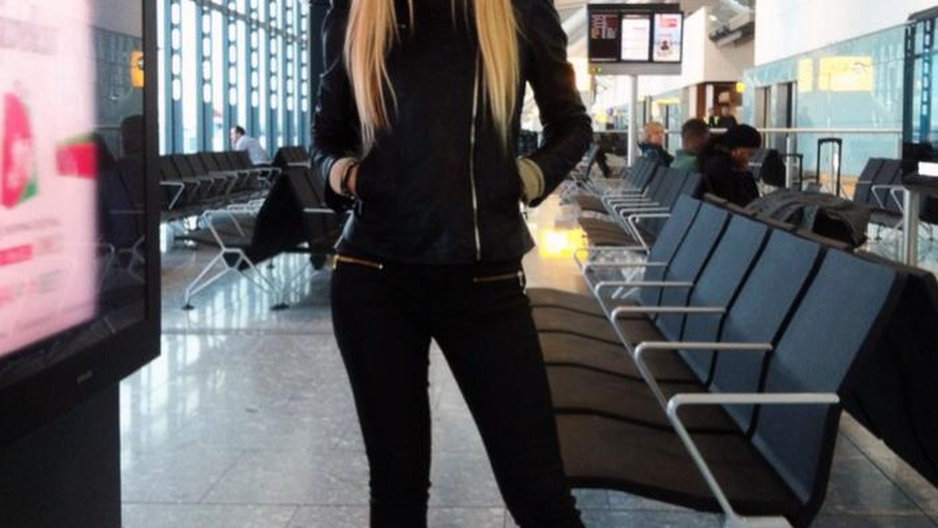 Andreea Bălan pare fericită şi nu prea! A plecat în vacanţă la Las Vegas!