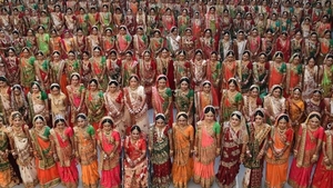 El este miliardarul indian care a căsătorit nu mai puțin de 3.000 de fete orfane!