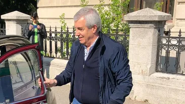 Raliul autovehiculelor de epocă de la Ploiești. Cu ce mașină a venit Călin Popescu Tăriceanu. FOTO