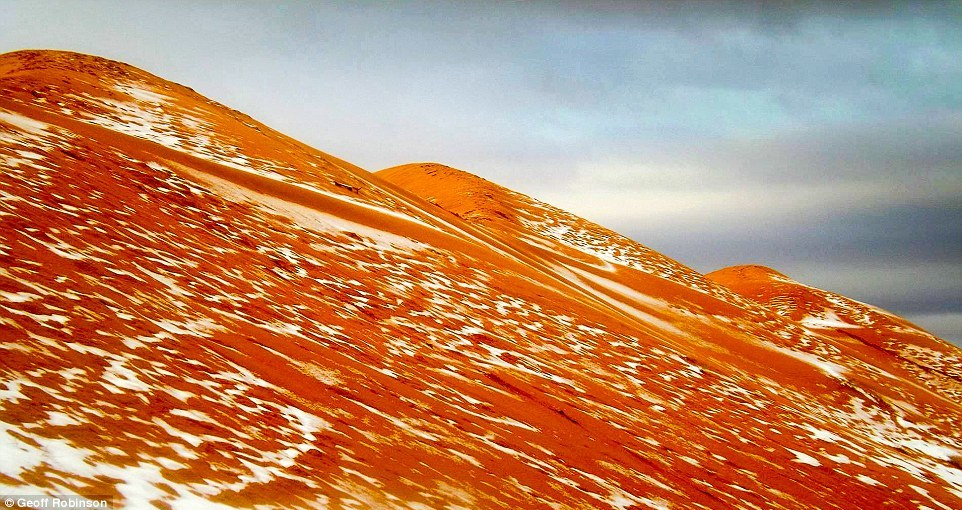 A nins în Sahara! Imagini spectaculoase care te lasă fără cuvinte