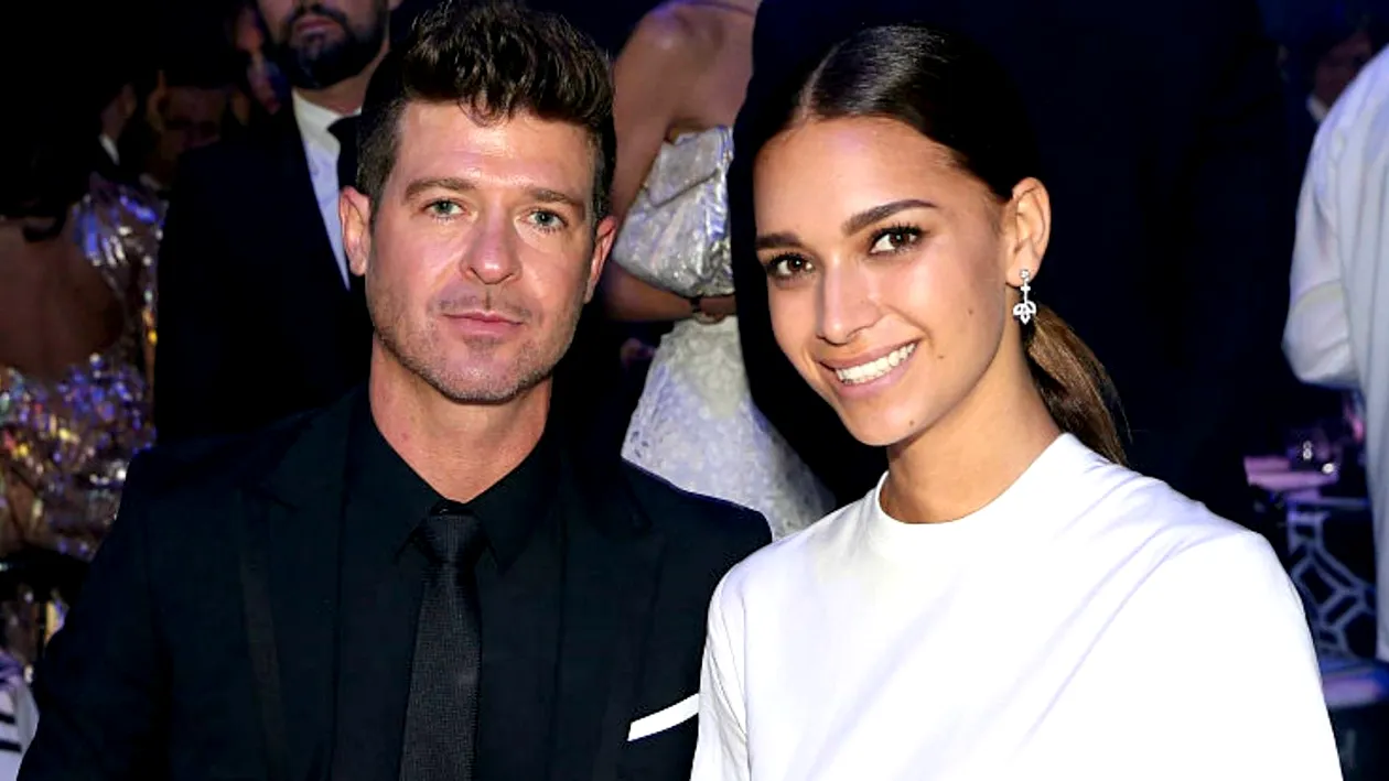 Încă un bebeluş în showbiz! Cântăreţul ROBIN THICKE şi noua lui iubită, APRIL LOVE GEARY, vor deveni părinţi anul viitor