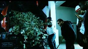 Nelson Mondialu' e minciuna pe langa Birdman! Paturi din dolari, portbagaje de masini full de bani si ceas de 1 milion de dolari