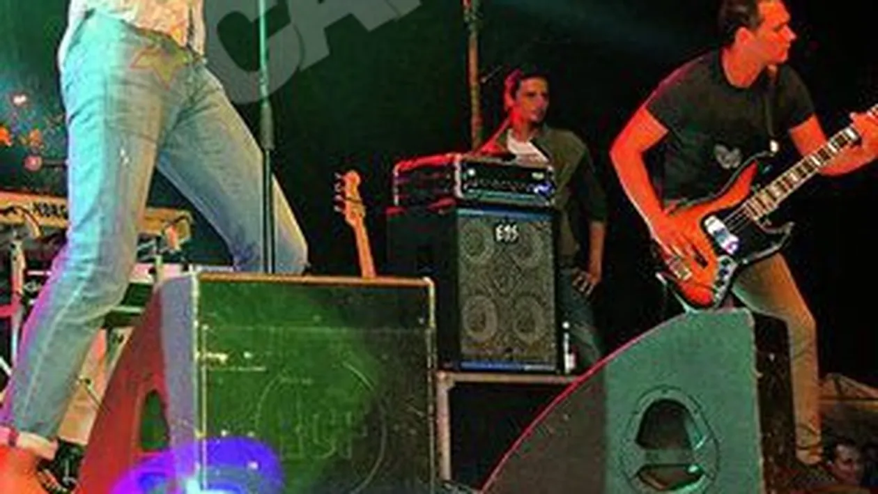 Tudor Chirila s-a urcat pe o schela de sapte metri