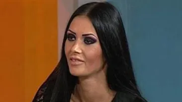 Raluca Dumitru a lins banane la TV! Domnisoara de onoare a Biancai Slav a innebunit telespectatorii cu acest gest indraznet