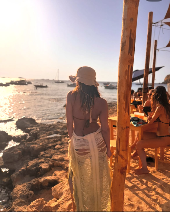 Natalia Mateuț, spectacol pe plajă în Ibiza. Fotografiile în costum de baie au făcut furori