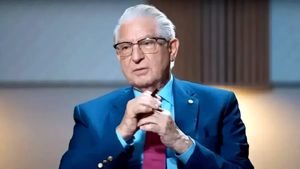 Medicamentele pe care NU ar trebui să le luăm niciodată, potrivit medicului Vlad Ciurea: "Celula nervoasă se dereglează"