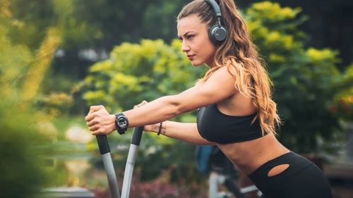 Regina Fitnessului ne învață cum să scăpăm ușor de kilogramele în plus!