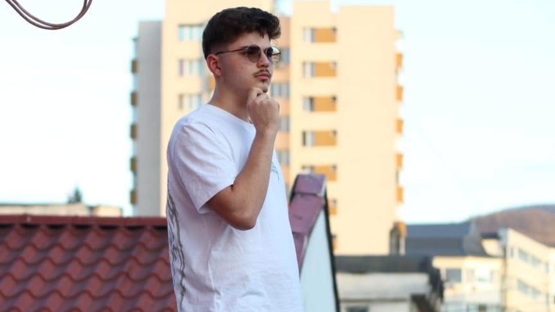 Luca Andronic, un tânăr de 18 ani din Panciu, și-a pierdut viața într-un accident rutier cumplit. Prietenul său l-a condus spre moarte!