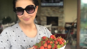 Cum arată Gabriela Cristea la 3 luni după ce a născut. Vedeta îmbracă deja rochii scurte
