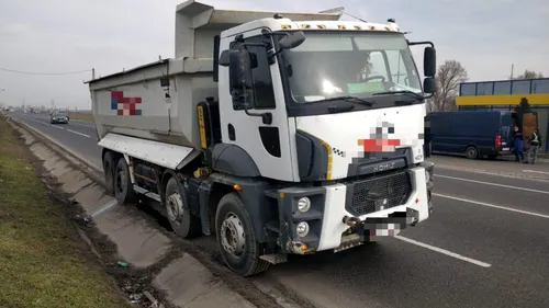 Tragedie la Mărășești! Un bărbat a murit după ce roata unui camion i-a sărit în cap