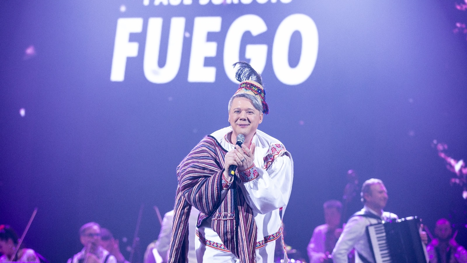 Fuego, show total cu folclor la Sala Palatului