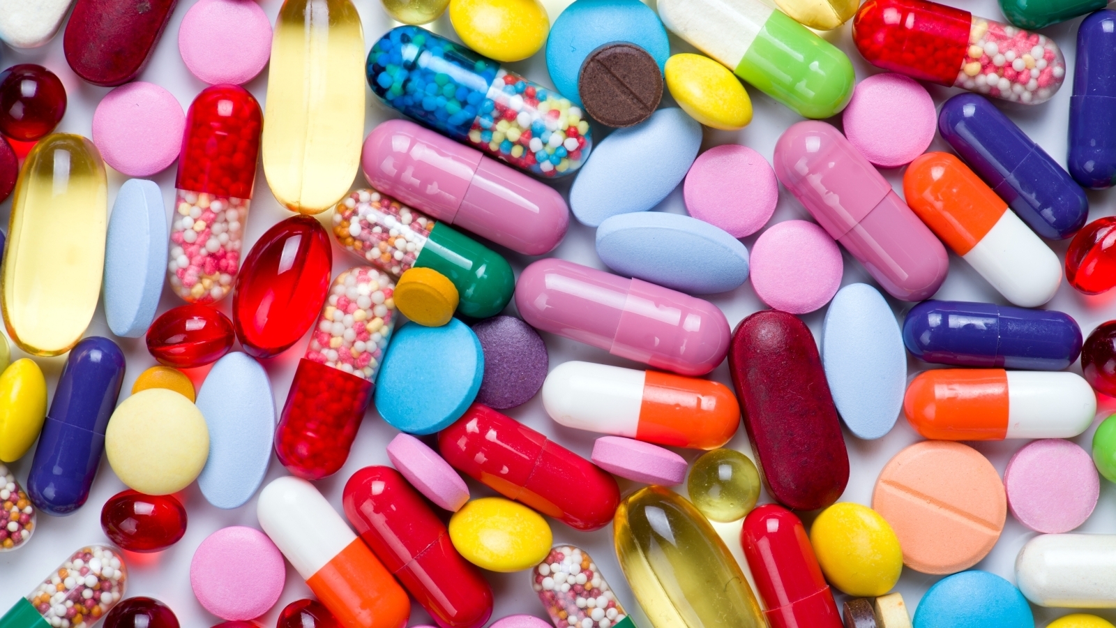 De ce nu e bine să iei antibiotice. Ce trebuie să ştii despre viruşi, bacterii şi rezistenţa la antibiotice