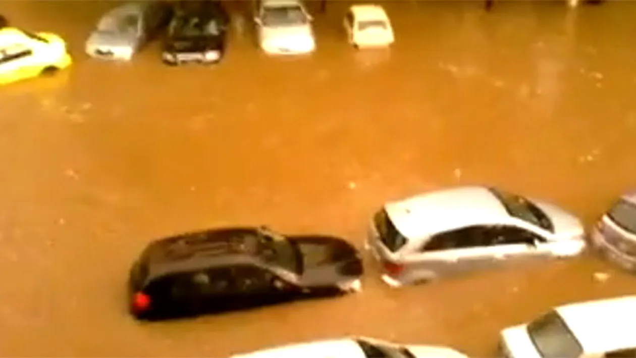 Vesti proaste pentru soferi! Cei care au intrat cu masina pe strazile inundate ale Capitalei nu vor beneficia de despagubiri