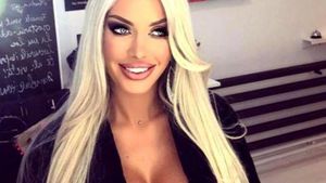 Ce ținută a ales Loredana Chivu pentru noaptea de Revelion! Blondina și-a etalat noua achiziție