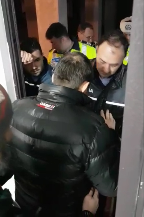 Momentul intervenției nocturne a oamenilor legii