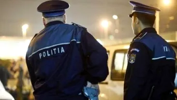 Două femei au atacat doi polițiști din Vaslui cu genți și pietre în cap