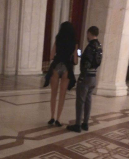 Cristina Belciu a apărut cu posteriorul la vedere în ”Casa Poporului”!