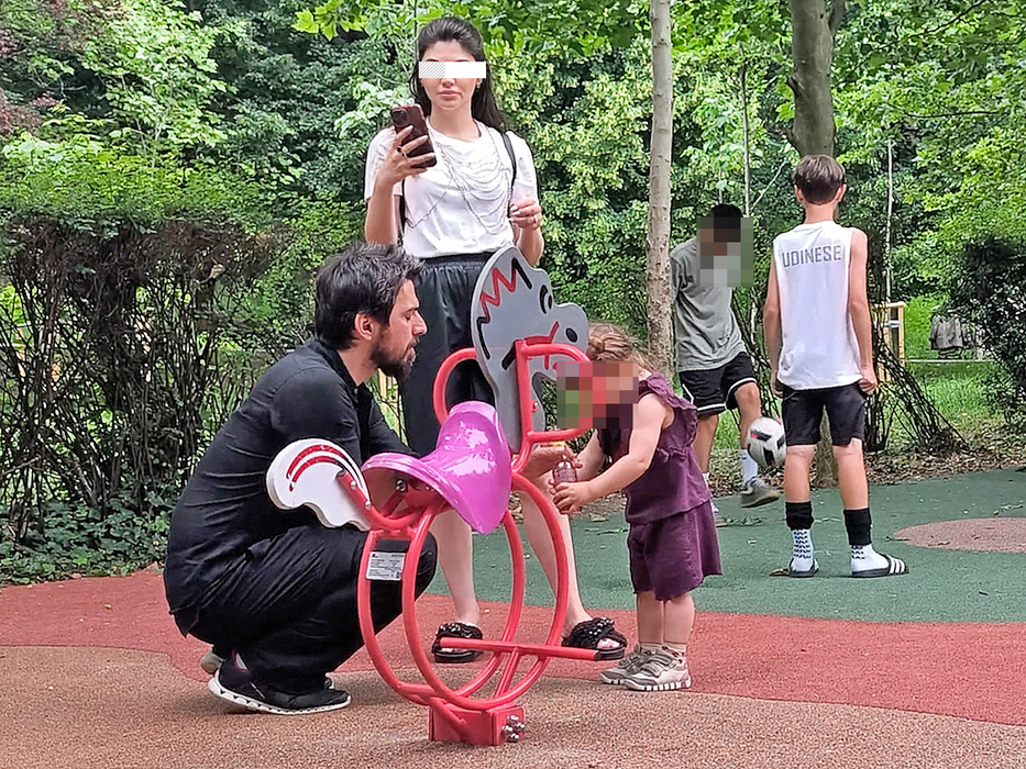 Tuncay Öztürk cu fetița și soția