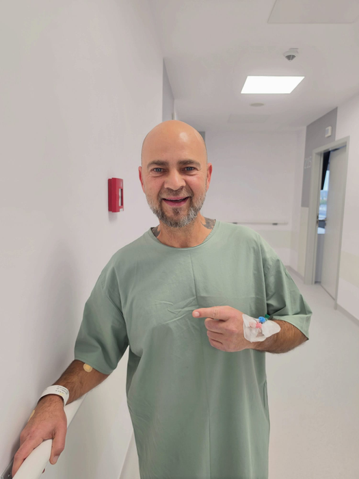 Cosmin Seleși, pe patul de spital. Prezentatorul TV a suferit o intervenție chirurgicală
