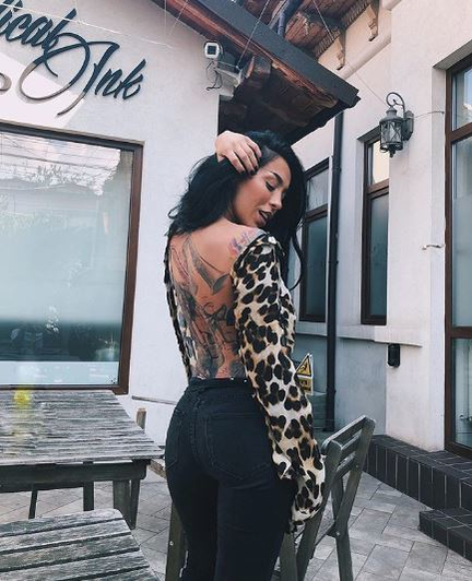 Ruby s-a pozat topless, imediat după ce a ieșit din duș: „Ascunzi pepenii?”