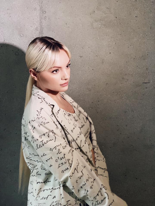 Alexandra Stan, filmată goală în cadă în timp ce cântă o manea celebră! Înregistrarea a devenit virală