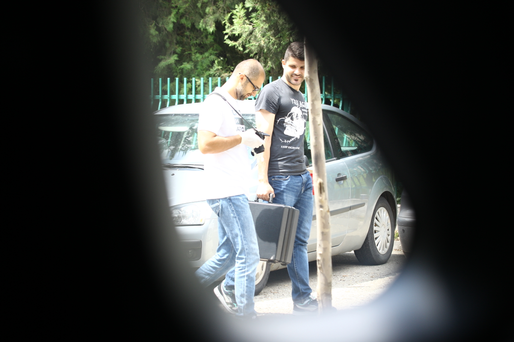 Dorian Popa s-a trezit cu mașina vandalizată, motiv pentru care a ajuns la Poliție