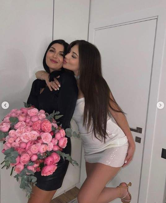 Poți să juri că sunt surori! Cum arată mama Andreei Bostănică? ”Mama Angela” e top