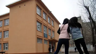 Obligata de o colega de scoala sa se prostitueze la 15 ani! O eleva a facut sex pe bani cu 150 de barbati!