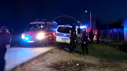 Polițiști și jandarmi, atacați cu drujba de un grup de romi, în Satu mare! Zeci de persoane au fost rănite / FOTO