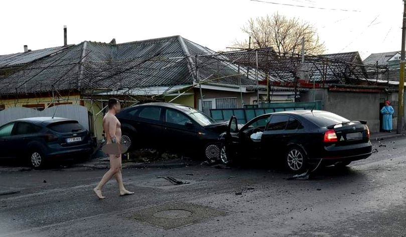 Accident în Constanţa! Șoferul vinovat a coborât de la volan gol pușcă