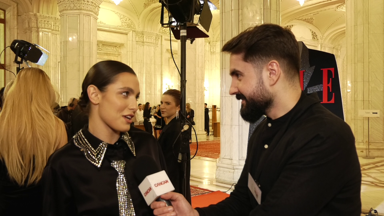 Alexia Eram, despre relația cu Aris: "Acum este mult mai bine. Într-adevăr când eram mici ne certam foarte des. Acum ne înțelegem mult mai bine, mai ales că ne vedem și mai rar și atunci ni se face dor unul de celălalt!" (Foto: captură video)