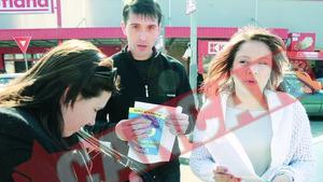 Bataie pe biletele de avion gratuite cazute din cer