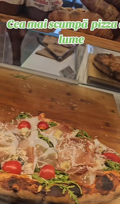 NU E BANC! Câți lei a plătit Florin pe o felie de pizza în Aeroportul Otopeni: ”Merge și cu credit ipotecar?”
