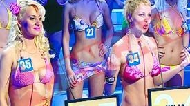 Blondele lui Negru se dezbraca pentru un gigolo