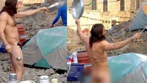 Cea mai JENANTA imagine posibila! Un actor a trecut prin momente grele: A fost obligat sa filmeze DEZBRACAT in fata colegilor