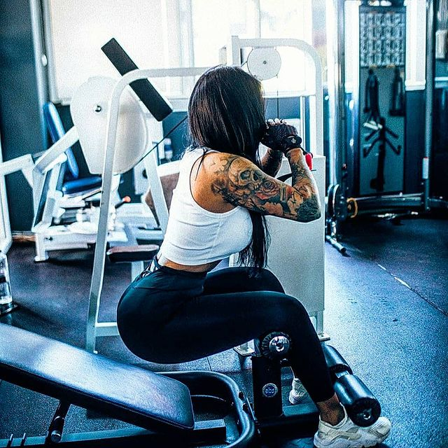 Leena lucrează intens în sala de fitness/ Sursă foto: Instagram.com