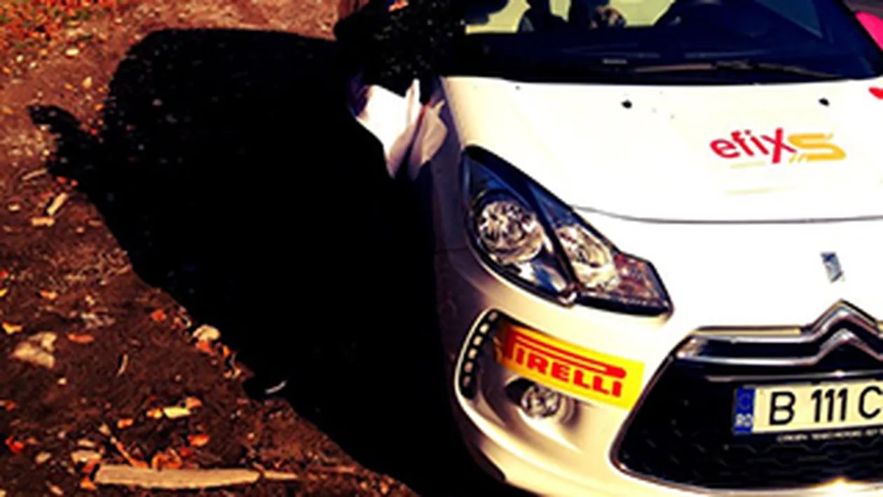 Laura Cosoi se bucură de zi frumoasă de toamnă! Uite unde s-a dus actriţa să se relaxeze!