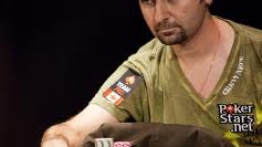 Romanul campion la poker si-a scos din minti un adversar! Imagini incredibile din timpul competitiei!
