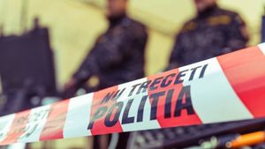 ULTIMA ORĂ! Alertă cu bombă într-o agenţie Loto din Oradea. Pachetul suspect a fost găsit afară şi...