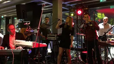 Simona Halep a urcat pe scenă şi a început să cânte! A ajuns nr. 1 mondial şi acum a făcut anunţul: ”Formaţia Halep”