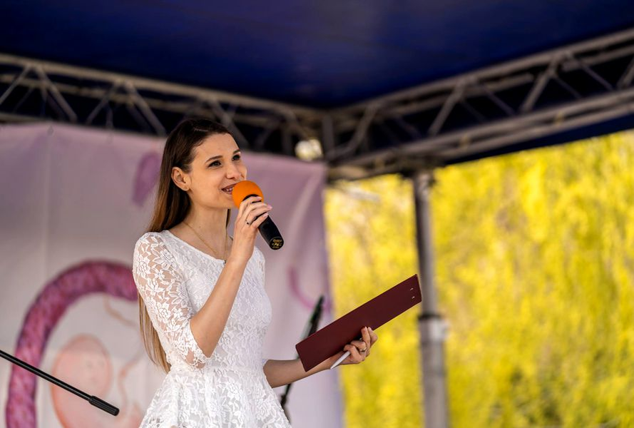 Actrița Ioana Picoș și-a executat silit fostul soț pentru neplata pensiei alimentare