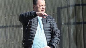 VIDEO EXCLUSIV. A produs milioane € din retrocedări şi stăpâneşte, din umbră, terenuri vaste în Capitală. El este cel mai bogat funcţionar public din România! În declaraţia de avere are doar o Skoda, dar trăieşte într-un lux de nedescris…